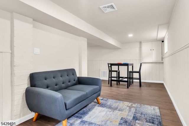 724 3Rd St, Lyndhurst Twp., NJ 07071