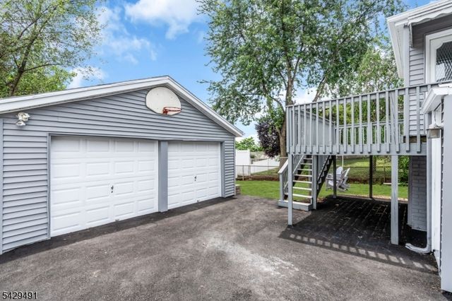 724 3Rd St, Lyndhurst Twp., NJ 07071
