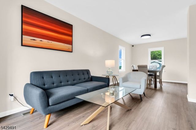 724 3Rd St, Lyndhurst Twp., NJ 07071