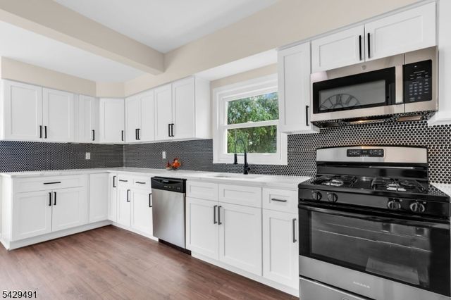 724 3Rd St, Lyndhurst Twp., NJ 07071
