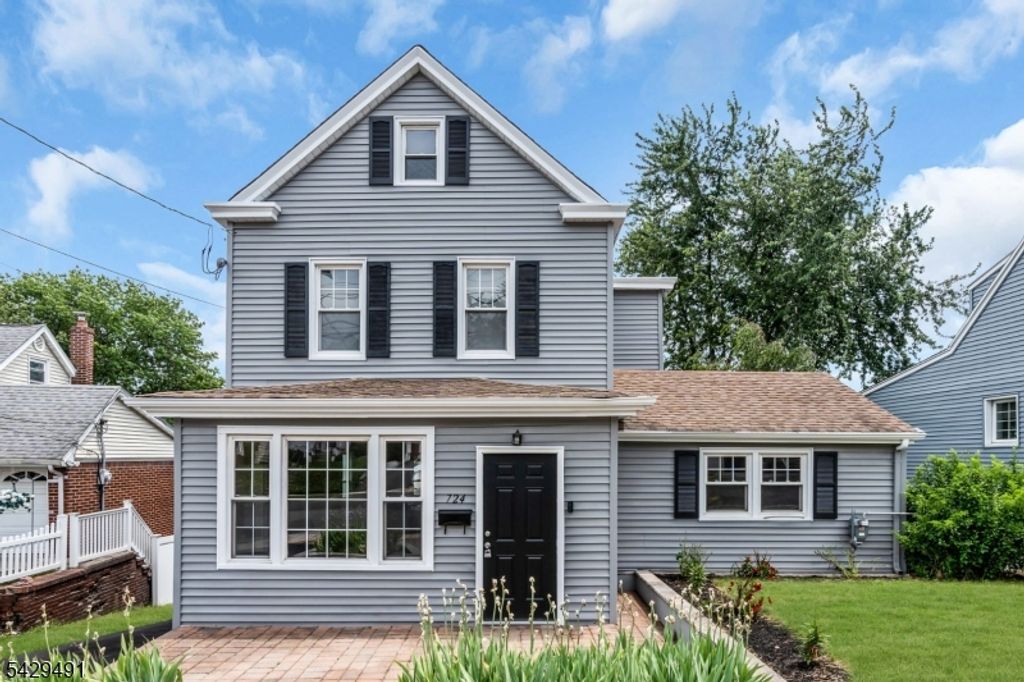 724 3Rd St, Lyndhurst Twp., NJ 07071