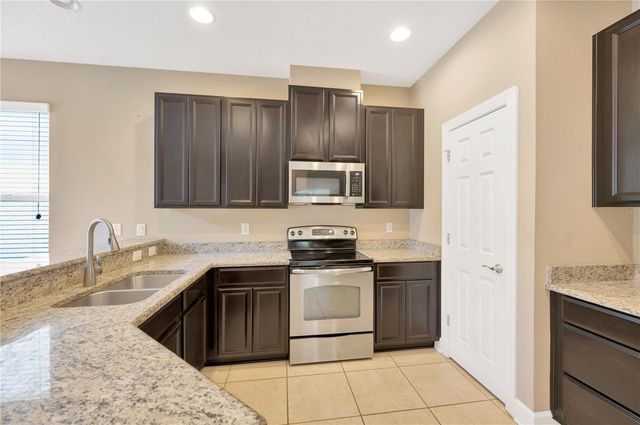 16065 BELLA WOODS DRIVE, Tampa, FL 33647