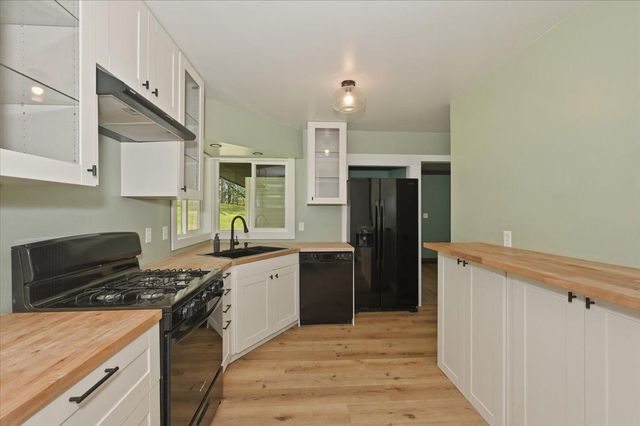 2253 Hay Lake Road, Carlton, MN 55718