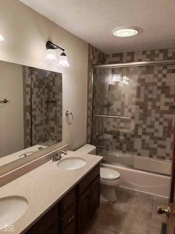 871 Franklin Trace, Zionsville, IN 46077