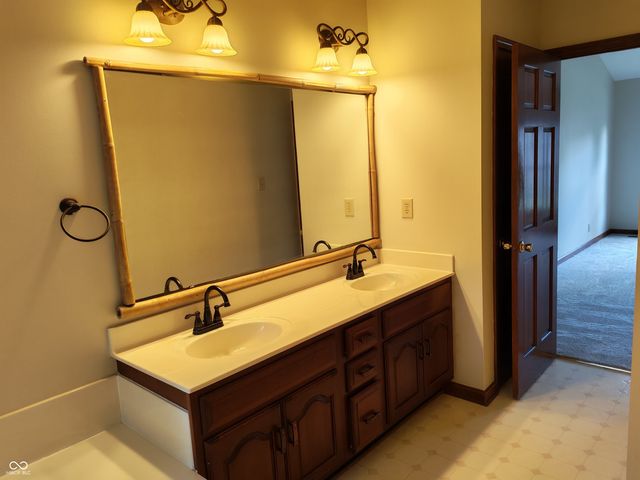 871 Franklin Trace, Zionsville, IN 46077