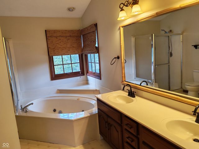 871 Franklin Trace, Zionsville, IN 46077