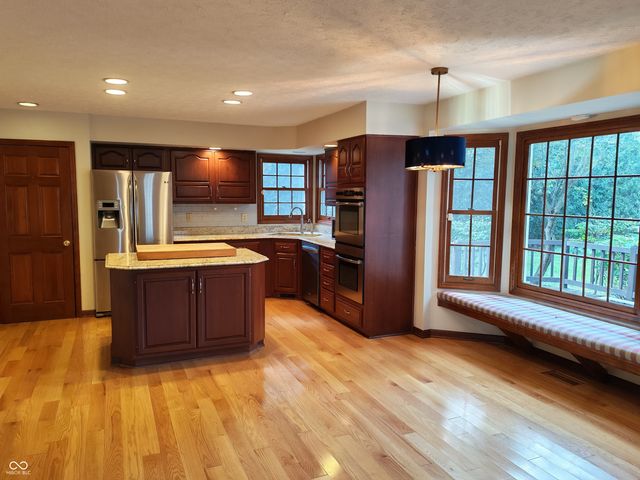 871 Franklin Trace, Zionsville, IN 46077