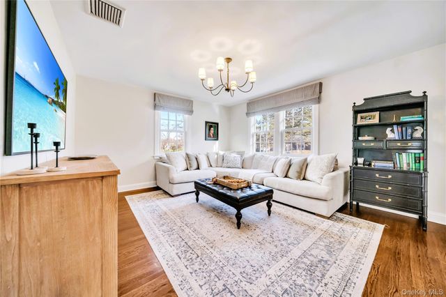 7 Putnam Road, Scarsdale, NY 10583