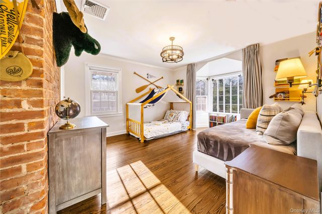 7 Putnam Road, Scarsdale, NY 10583