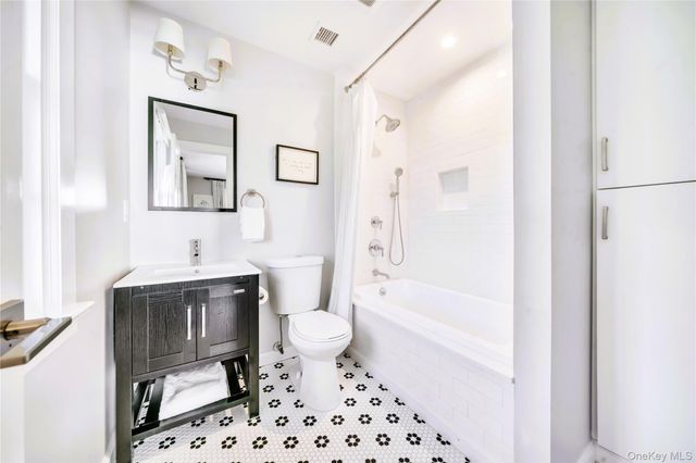 7 Putnam Road, Scarsdale, NY 10583