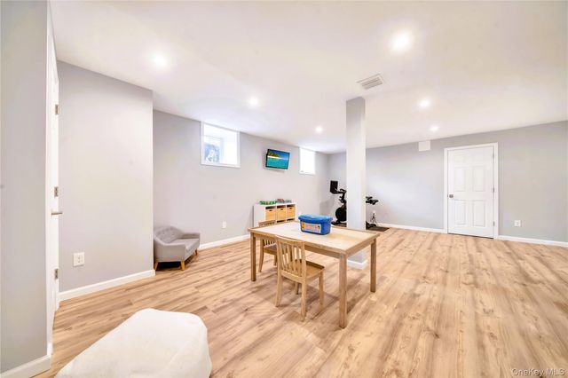 7 Putnam Road, Scarsdale, NY 10583