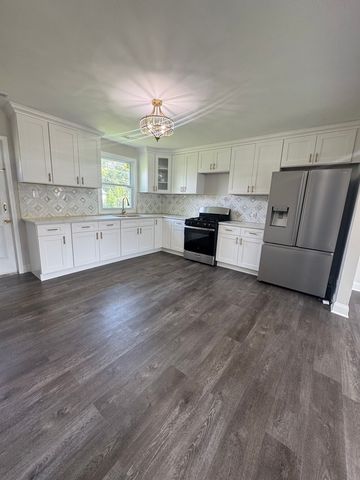 7940 W 71st Street, Bridgeview, IL 60455