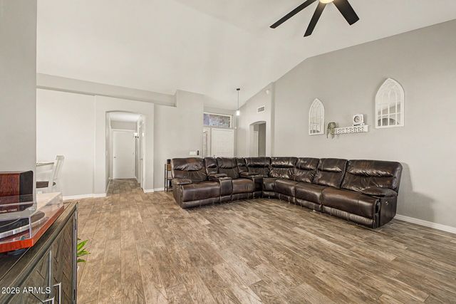 8536 W OCOTILLO Road, Glendale, AZ 85305