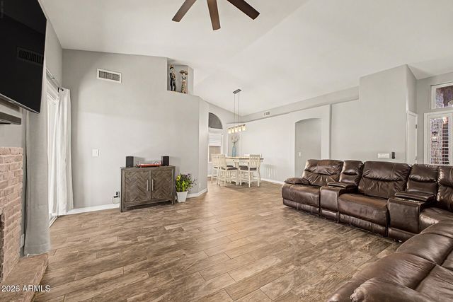 8536 W OCOTILLO Road, Glendale, AZ 85305
