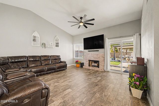 8536 W OCOTILLO Road, Glendale, AZ 85305