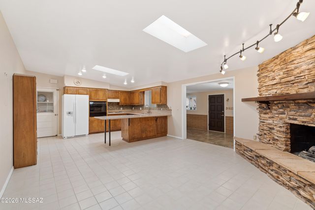 410 W Camino Fairhaven, Tucson, AZ 85704