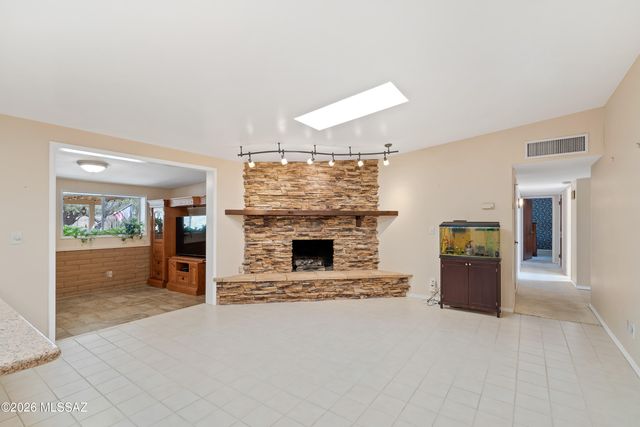 410 W Camino Fairhaven, Tucson, AZ 85704
