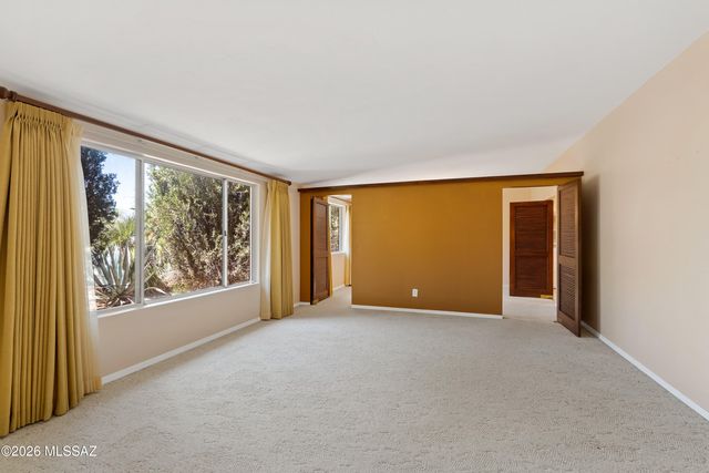 410 W Camino Fairhaven, Tucson, AZ 85704