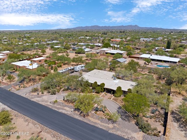 410 W Camino Fairhaven, Tucson, AZ 85704