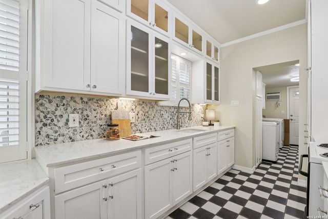 1331 W ROSEWOOD AVE, San Antonio, TX 78201