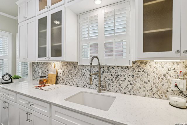 1331 W ROSEWOOD AVE, San Antonio, TX 78201