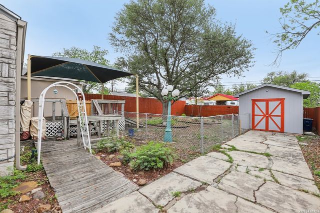 1331 W ROSEWOOD AVE, San Antonio, TX 78201