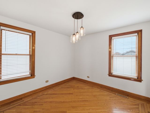 5435 S Newcastle Avenue, Chicago, IL 60638