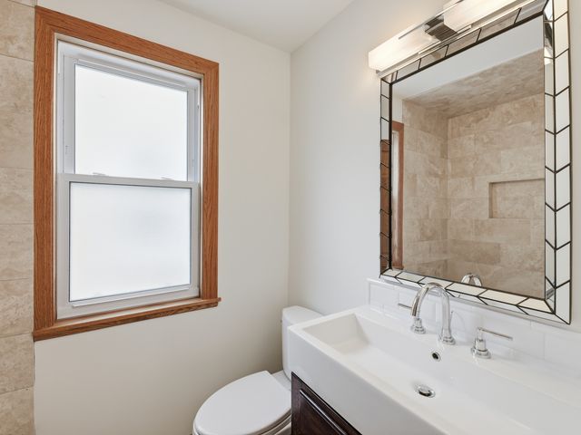 5435 S Newcastle Avenue, Chicago, IL 60638