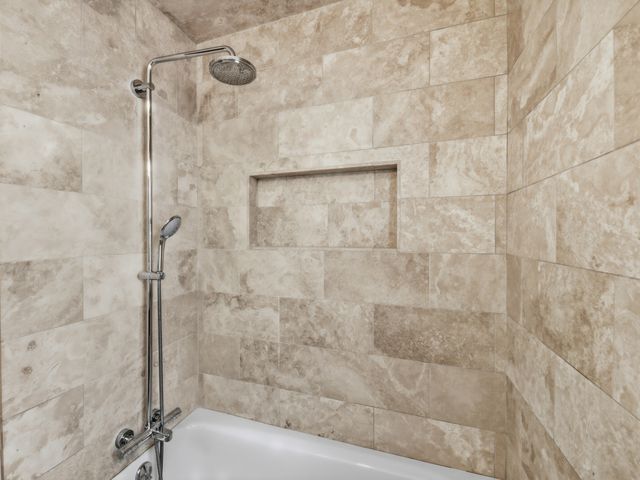 5435 S Newcastle Avenue, Chicago, IL 60638