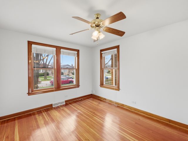 5435 S Newcastle Avenue, Chicago, IL 60638