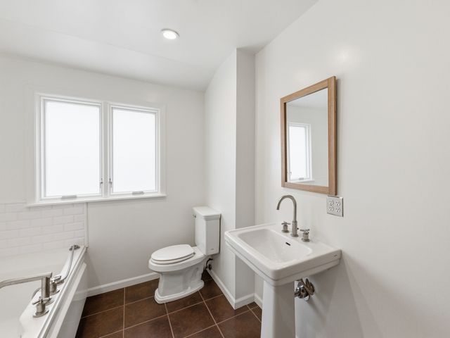 5435 S Newcastle Avenue, Chicago, IL 60638