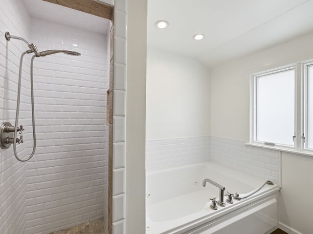 5435 S Newcastle Avenue, Chicago, IL 60638