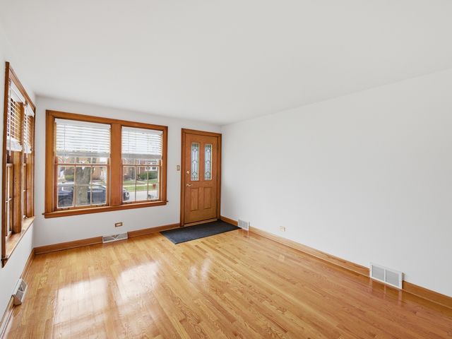 5435 S Newcastle Avenue, Chicago, IL 60638