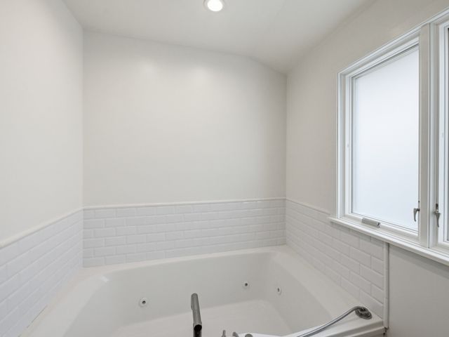 5435 S Newcastle Avenue, Chicago, IL 60638