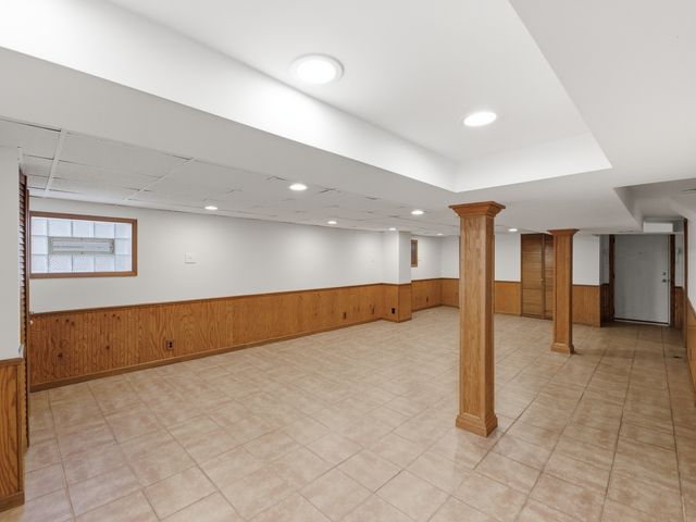 5435 S Newcastle Avenue, Chicago, IL 60638