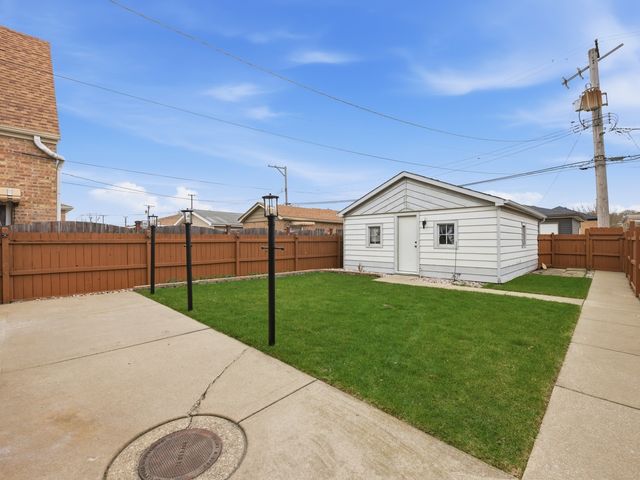 5435 S Newcastle Avenue, Chicago, IL 60638