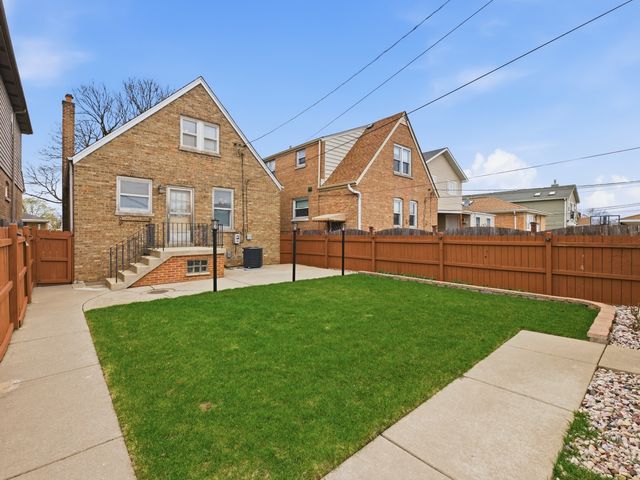 5435 S Newcastle Avenue, Chicago, IL 60638