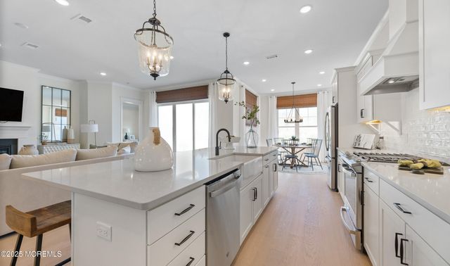 28 Larkspur Lane, Manalapan, NJ 07726