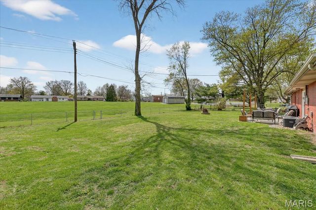 201 Mercury Drive, Godfrey, IL 62035
