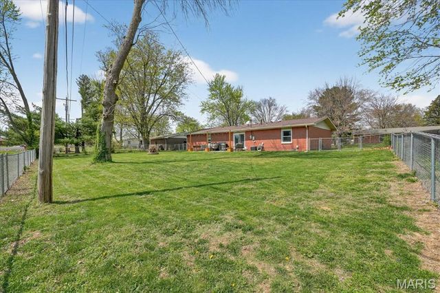 201 Mercury Drive, Godfrey, IL 62035