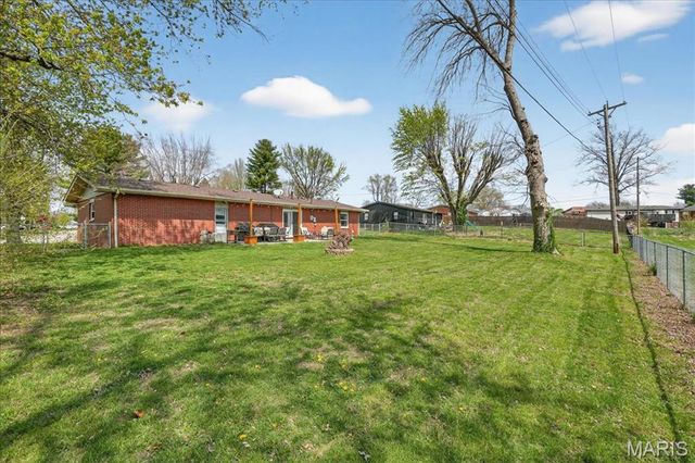 201 Mercury Drive, Godfrey, IL 62035
