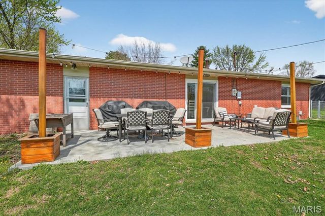 201 Mercury Drive, Godfrey, IL 62035