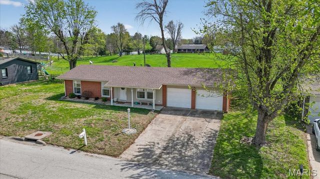 201 Mercury Drive, Godfrey, IL 62035