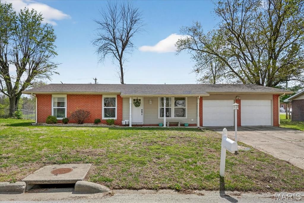 201 Mercury Drive, Godfrey, IL 62035