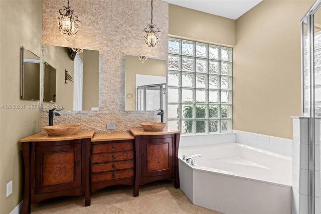 5821 Via De La Plata Cir, Delray Beach, FL 33484