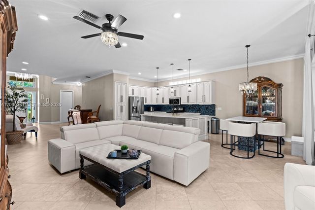 5821 Via De La Plata Cir, Delray Beach, FL 33484