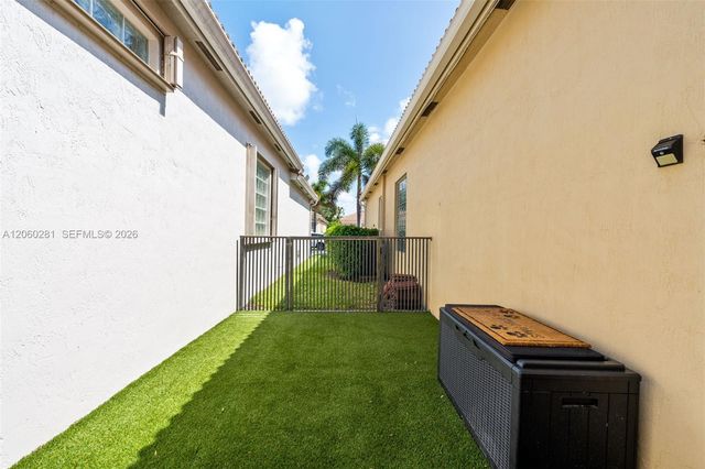 5821 Via De La Plata Cir, Delray Beach, FL 33484