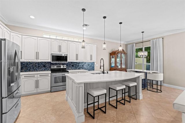 5821 Via De La Plata Cir, Delray Beach, FL 33484