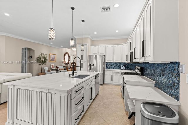 5821 Via De La Plata Cir, Delray Beach, FL 33484