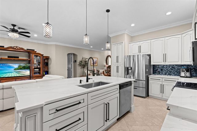 5821 Via De La Plata Cir, Delray Beach, FL 33484